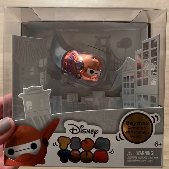 SDCC 2016 Disney Exclusive Metallic Captain America and Baymax Tsum Tsum Figure - Picture 3 of 5